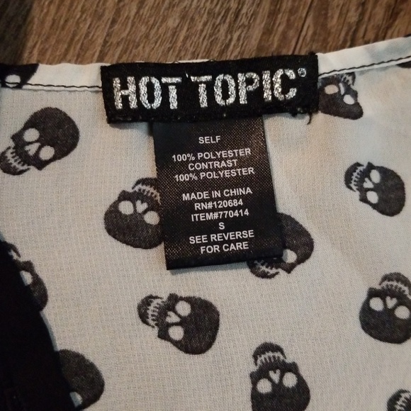 Skull button up - Picture 3 of 4